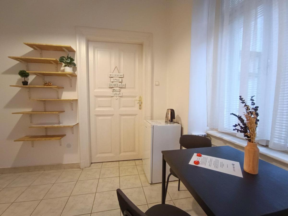 R172 Elitehost Raday Studio Apartment Boedapest Buitenkant foto